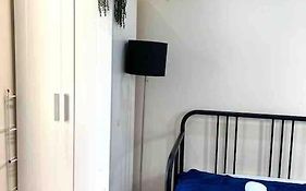 Beautiful One Bedroom Flat In Central Location